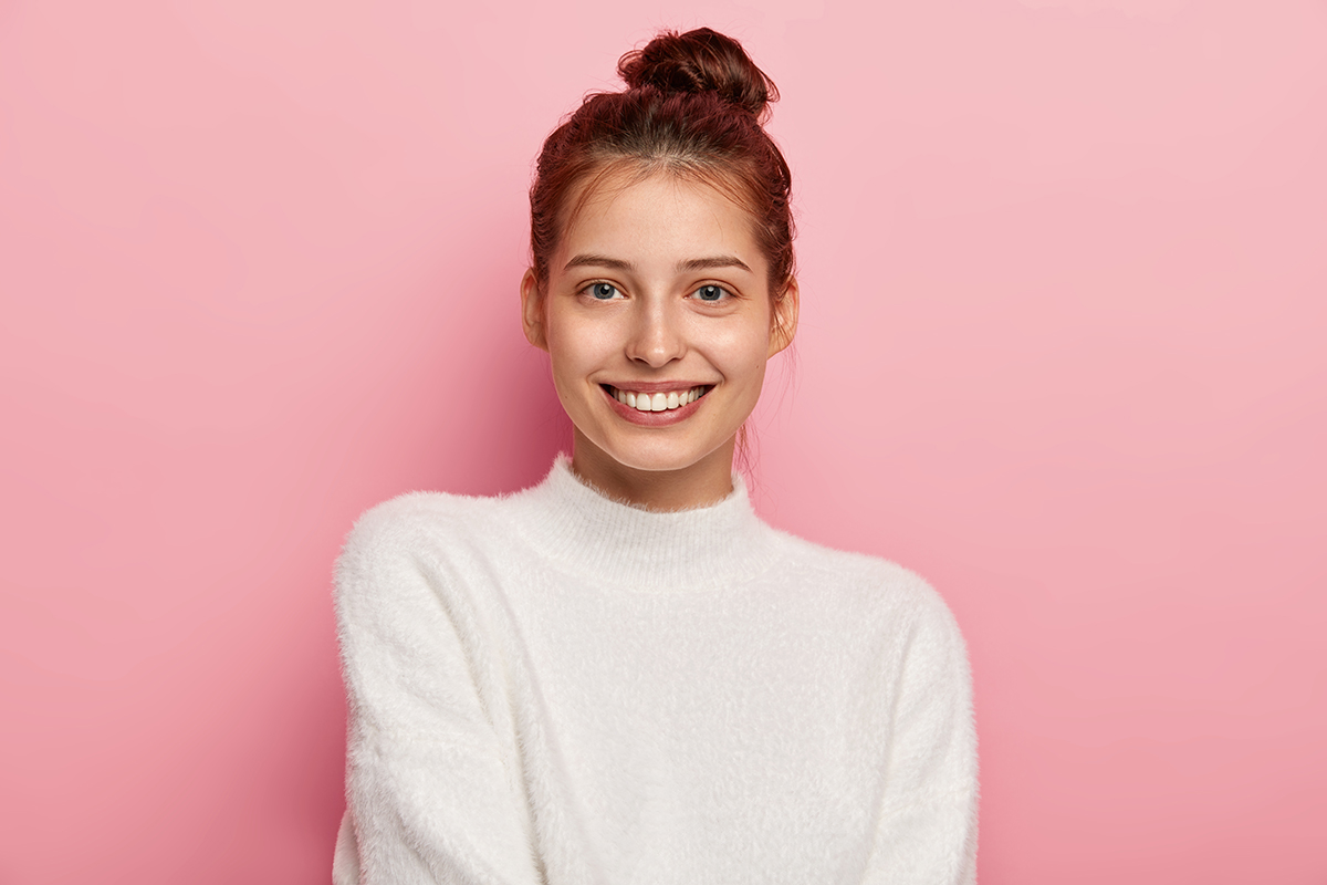 A smiling woman.